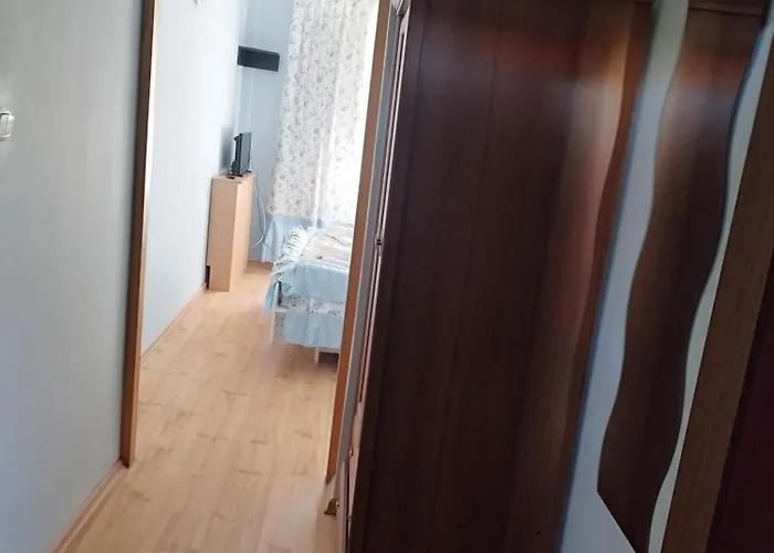 Wilcza Lapa Bed & Breakfast 3*