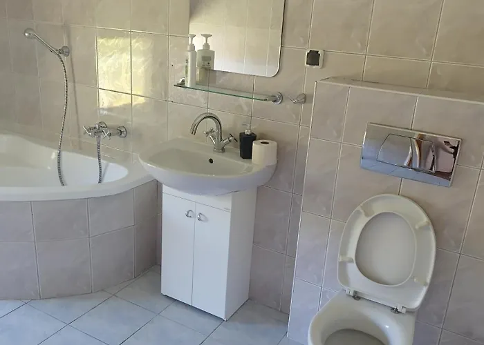 Wilcza Lapa Bed & Breakfast 3*