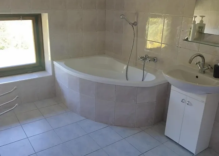 Bed & Breakfast Wilcza Lapa 3*